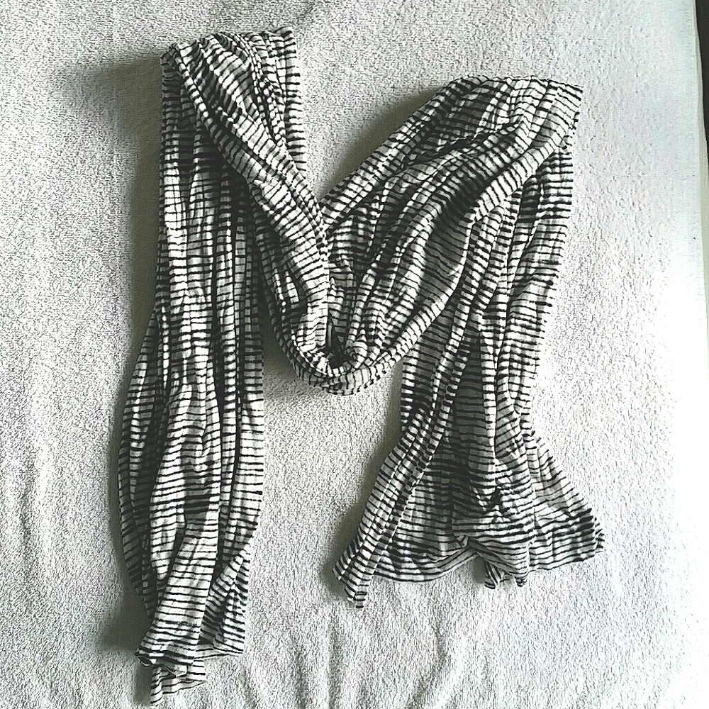 Gap striped scarf